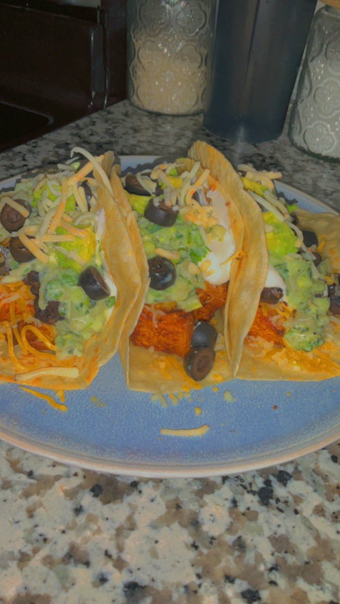 AKThePanda1's tweet image. Ok! Hear me out; instead of the classics how about we use #sweetpotatoes !!
When I feel like my body really needs something uber healthy but #hellagood I opt to make Black Bean &amp;amp; Sweet Potato Tacos w/ Napa Cabbage Slaw  #cookingwithpoofy #poofybare #favchef23 #favchef2023