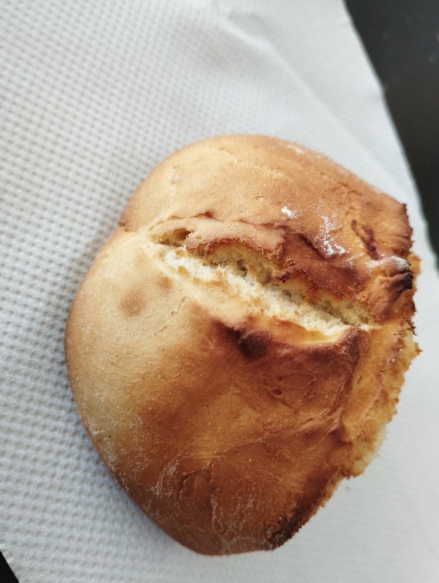 H974Eric's tweet photo. #Dimanche #PetitDej @saintdenis974
Moin la demande soit disant un #macatia chocolat 🤔🤨☹️😠
..2 p'tites pépites par si par là 😬🫣..
Té faut mi amène à zot Vincendo à #SaintJo pour montre a zot c quoi un vrai macatia chocolat @colas_gnv
😁😉 https://t.co/FfFZdpHPU1