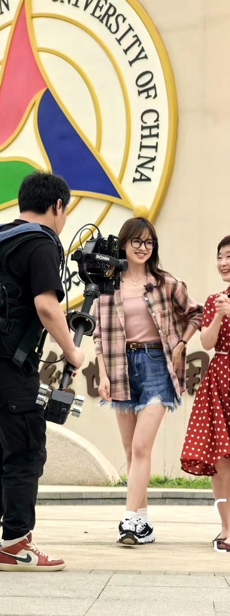 #王冰冰 一些王冰冰的新腿照