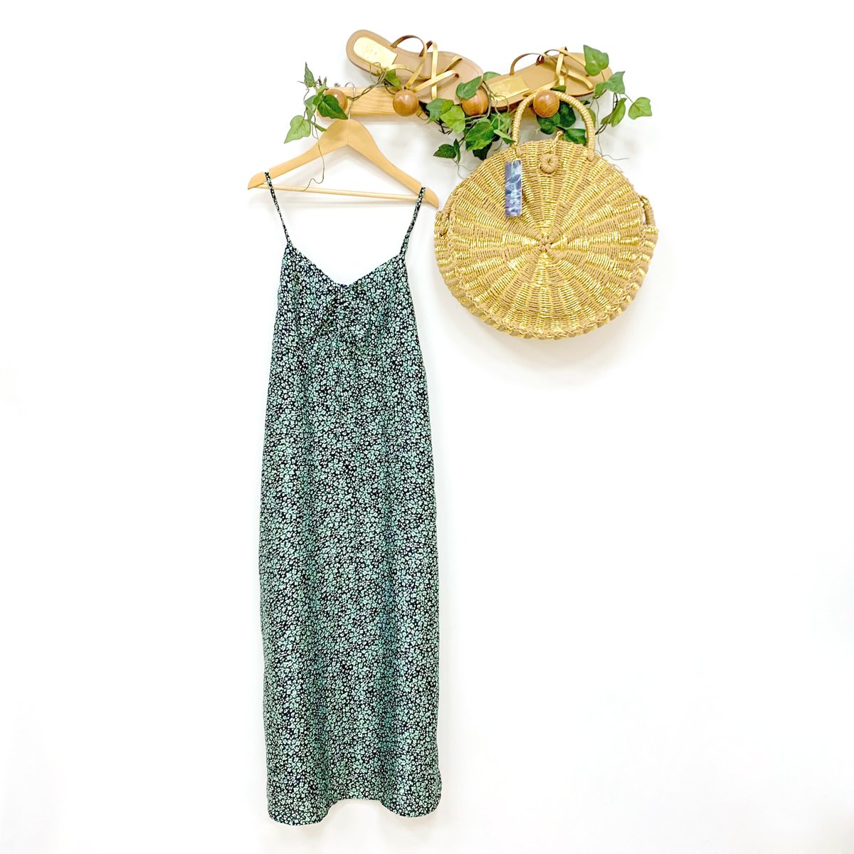 Micolet_fr's tweet photo. LOOK DU JOUR 💚
Des articles neufs à moitié prix ça existe ? Chez Micolet, trouvez vos pièces favorites pour cet été: neuves et à prix réduits.
Pour voir toutes nos pièces du moment: https://t.co/ALxBlZvNsL

#micolet_fr https://t.co/yJJY4Pd8js