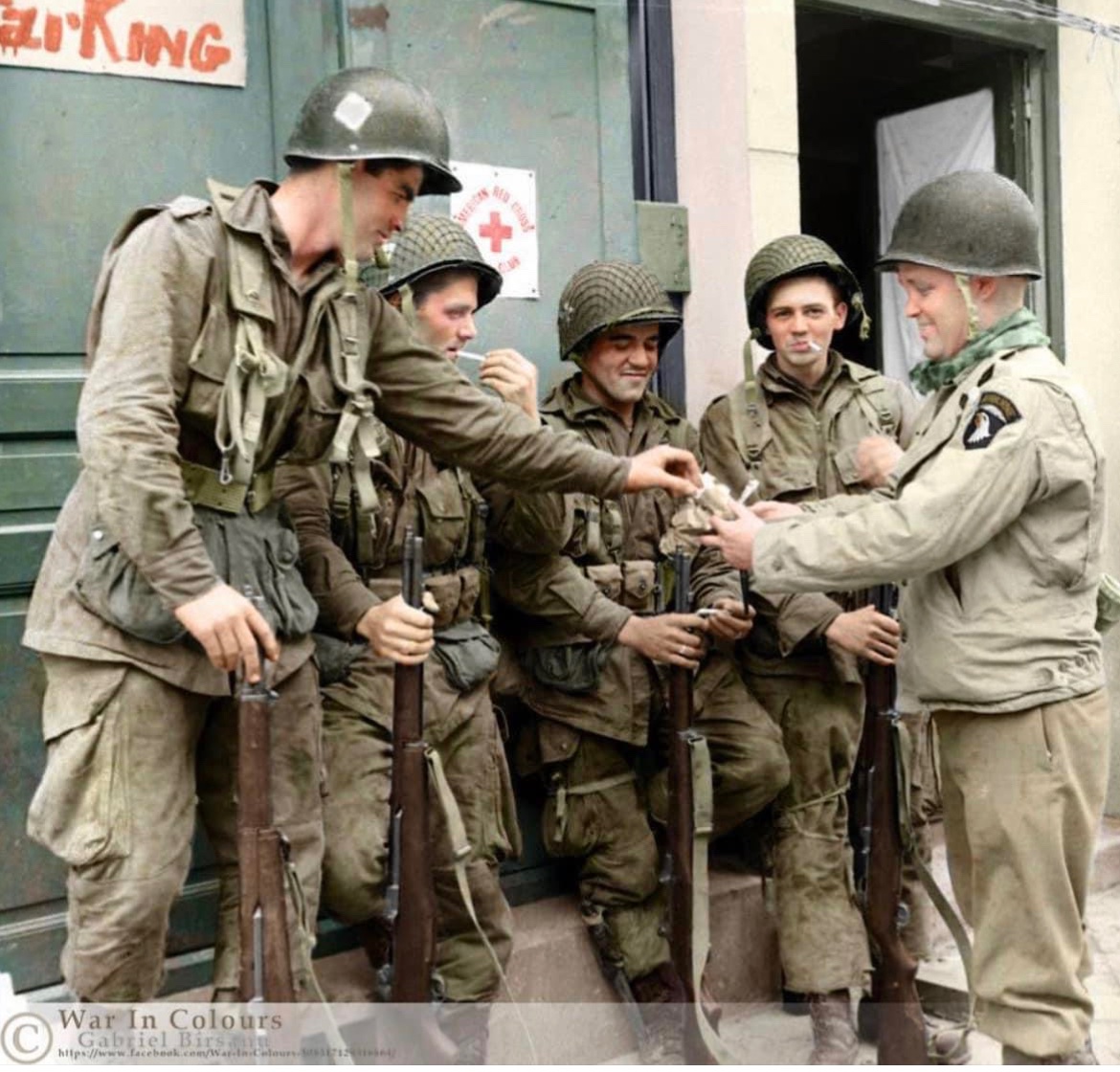 Paratroopers of the 101st Airborne Division have a smoke sometime after the Battle of Carentan in June of 1944. 🪂