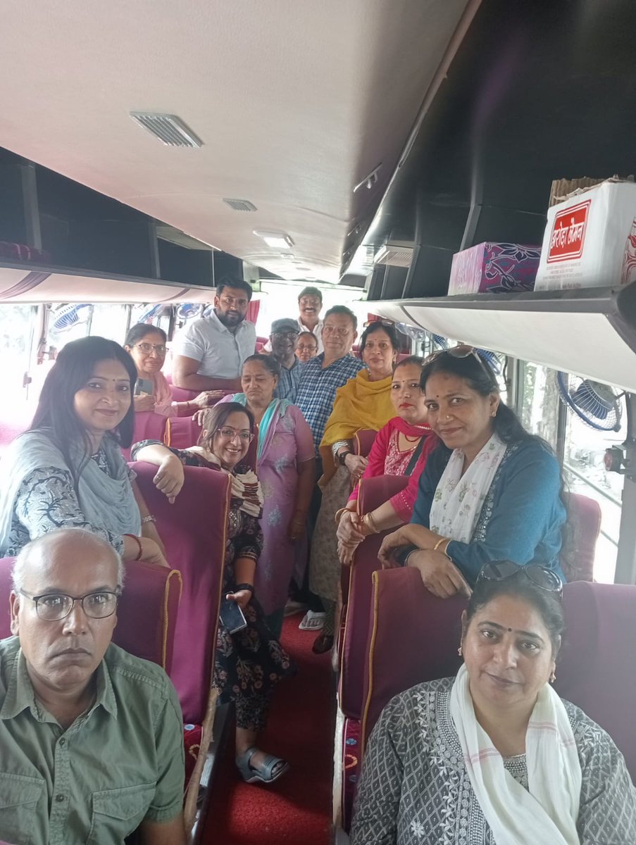 shalluduggal's tweet image. तानाशाही के खिलाफ Ward 59 team रामलीला के लिए निकल चुकी है #AAPProtest #AAPKiMahaRally
@AamAadmiParty @ArvindKejriwal @SatyendarJain @dr_arunkgupta @SanjayGarg_aap