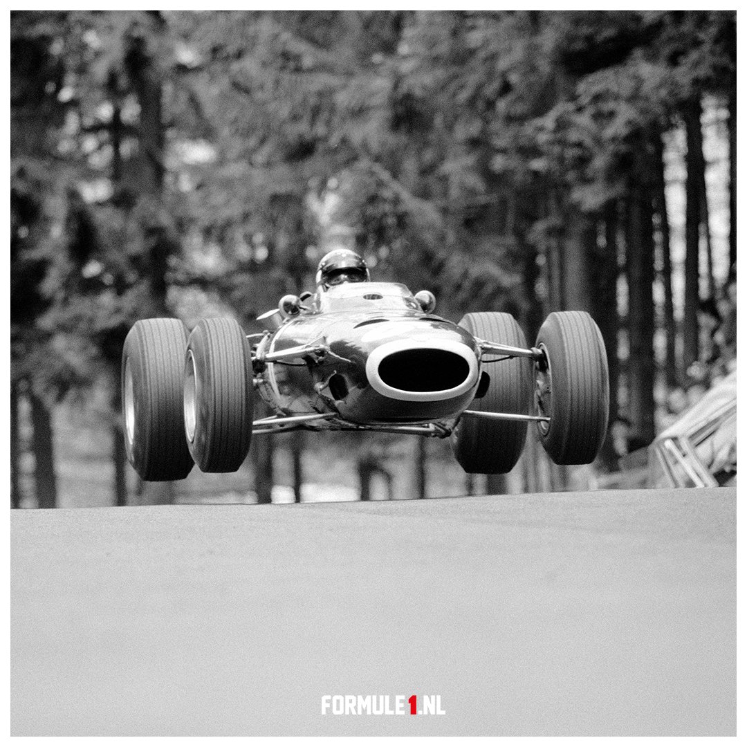 Jackie Stewart is jarig! De drievoudig wereldkampioen Formule 1 blaast vandaag 84 kaarsjes uit. Gefeliciteerd Jackie 🥳🎉🎂