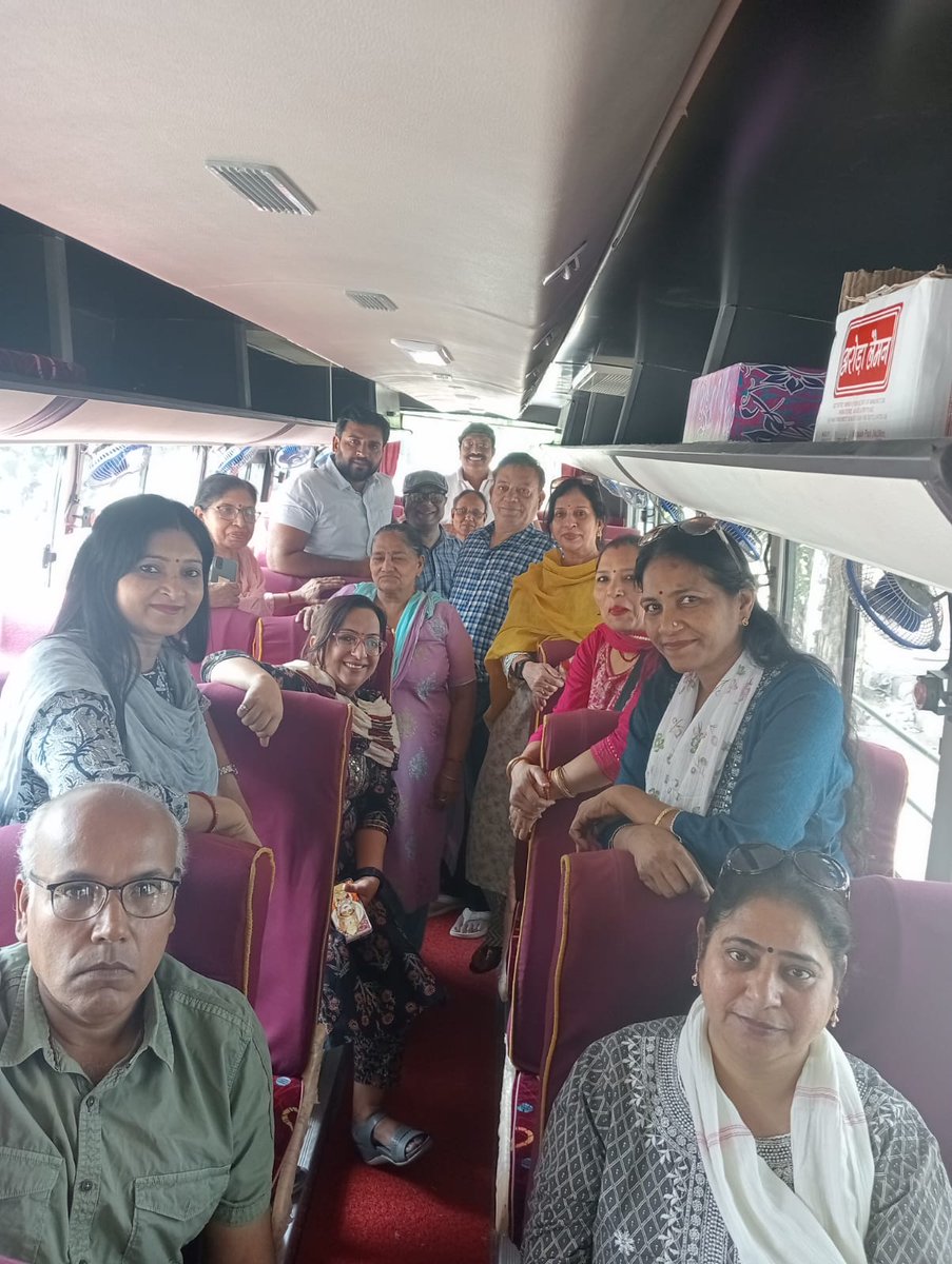 shalluduggal's tweet image. तानाशाही के खिलाफ Ward 59 team रामलीला के लिए निकल चुकी है #AAPProtest #AAPKiMahaRally
@AamAadmiParty @ArvindKejriwal @SatyendarJain @dr_arunkgupta @SanjayGarg_aap