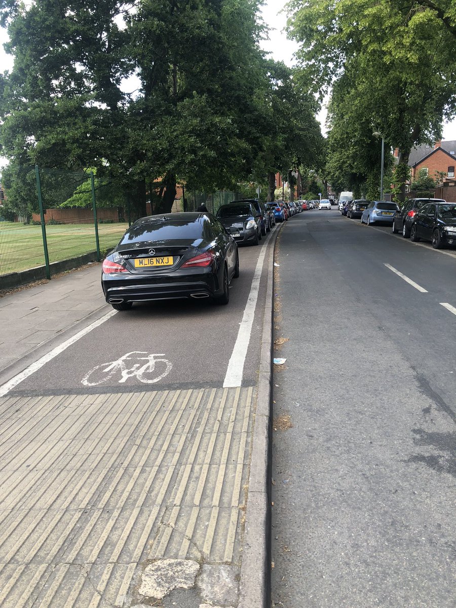 So depressing that that this pathetic excuse of a cycle lane on Cannon Hill Road is almost always full of parked cars with zero enforcement. So much for being “bold” Birmingham! @LizClements @gardensinboots @cummins23 @BadlyParkedB13 @MoseleyHeathWMP