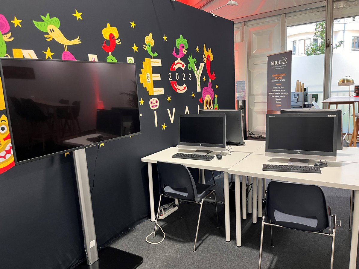 On est (presque 😅) prêtres à accueillir les quelques 400 journalistes au <a href="/annecyfestival/">Annecy Festival</a> . 
Merci <a href="/Orange_France/">Orange France</a> , cette salle de presse pour cette  édition qui sera la dernière pour moi est TROP waou 🤩