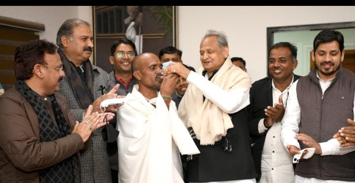 Moin Ansari (@moinans09189085) on Twitter photo #संविदा सेवा नियम धोखा है" नियमित कर दो मौका है |
#राज_संविदा_कर्मी_मांगे_नियमितीकरण
#IAS_पैटर्न
<a href="/ashokgehlot51/">Ashok Gehlot</a>
<a href="/RahulGandhi/">Rahul Gandhi</a>
<a href="/priyankagandhi/">Priyanka Gandhi Vadra</a>
@dhrmendrarathod
<a href="/mdchopdarinc/">MD Chopdar</a> #संविदा सेवा नियम धोखा है" नियमित कर दो मौका है |
#राज_संविदा_कर्मी_मांगे_नियमितीकरण
#IAS_पैटर्न
<a href="/ashokgehlot51/">Ashok Gehlot</a>
<a href="/RahulGandhi/">Rahul Gandhi</a>
<a href="/priyankagandhi/">Priyanka Gandhi Vadra</a>
@dhrmendrarathod
<a href="/mdchopdarinc/">MD Chopdar</a>