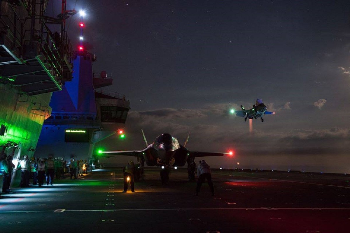 AirrecC's tweet image. Series of photos of both RN &amp;amp; RAForce Test Pilots conducting the first night flying trials on HMS Queen Elizabeth.
The trials made use of the specially-designed LED lighting on her flight deck as well as night-vision technology.
#lockheedmartinf35b #f35blightningii