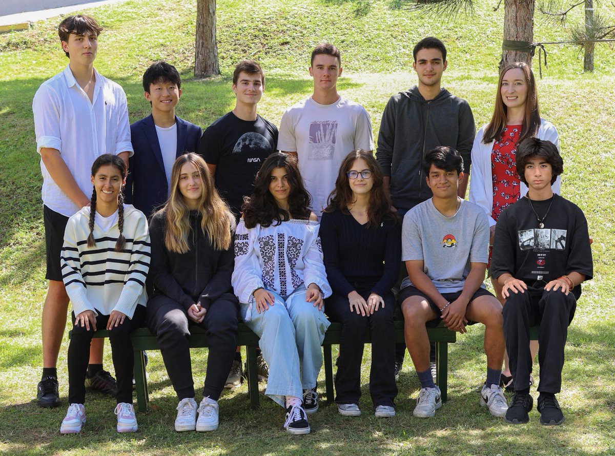 amy_clack's tweet photo. Hard to say goodbye to this group of Year 12s @BISIstanbul but am so proud of who they’ve become over the past 2 years! #proudteacher #hardgoodbyes #formtutor https://t.co/nFyY75YOEk
