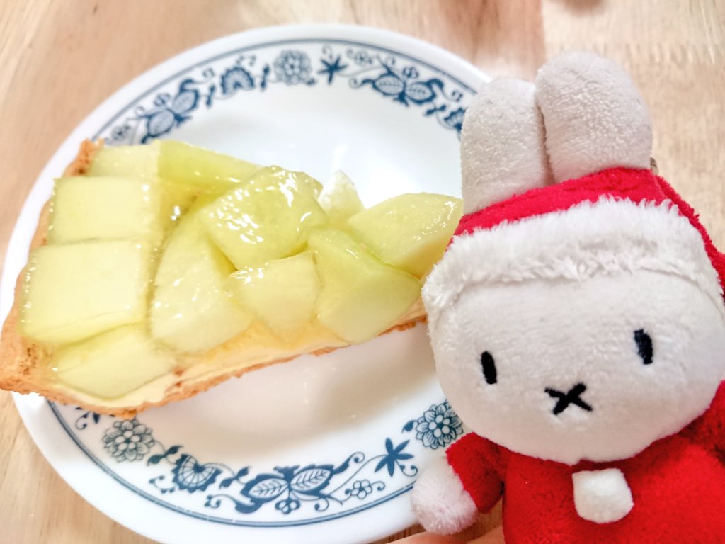 フルーツタルト専門店のメロン🍈タルト🍰を買ってきたよ❤️🐰

メロンおいち❤️🍰🐰