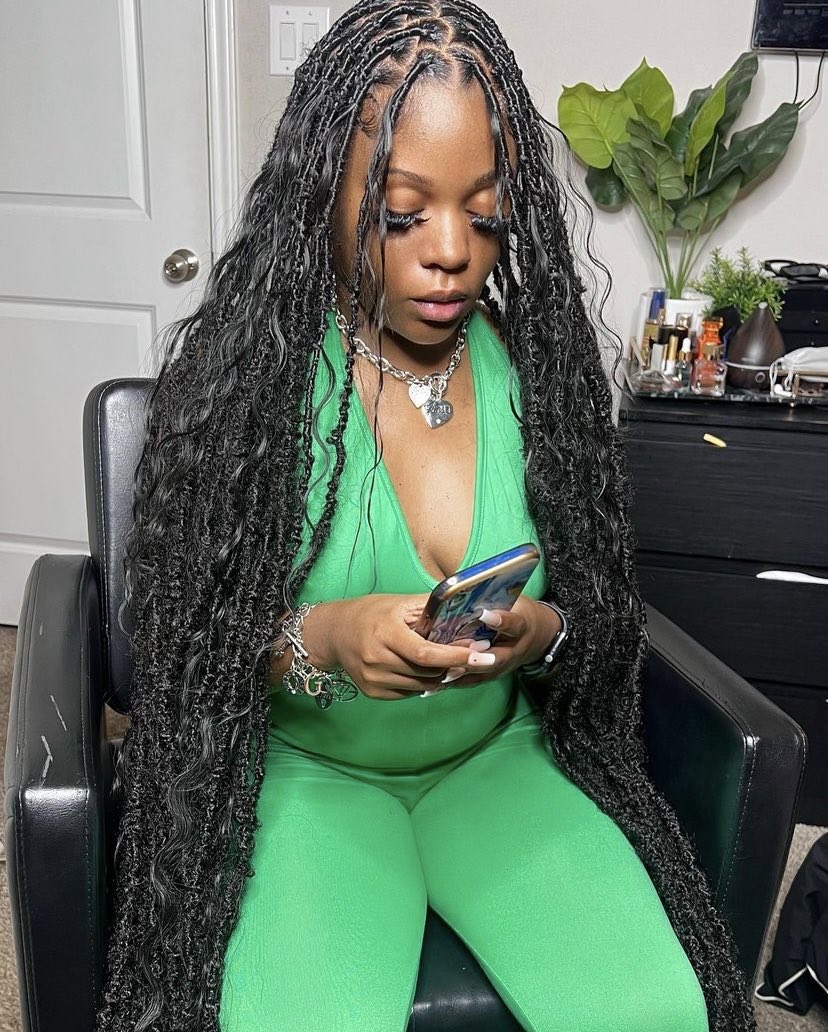 badgalkayra's tweet image. 7hrs of work 💇🏽‍♀️💐 #fauxlocs