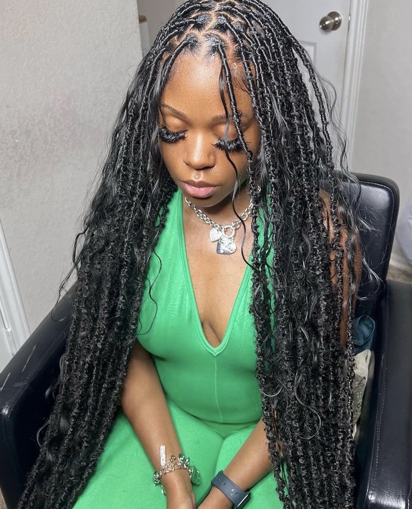 badgalkayra's tweet image. 7hrs of work 💇🏽‍♀️💐 #fauxlocs