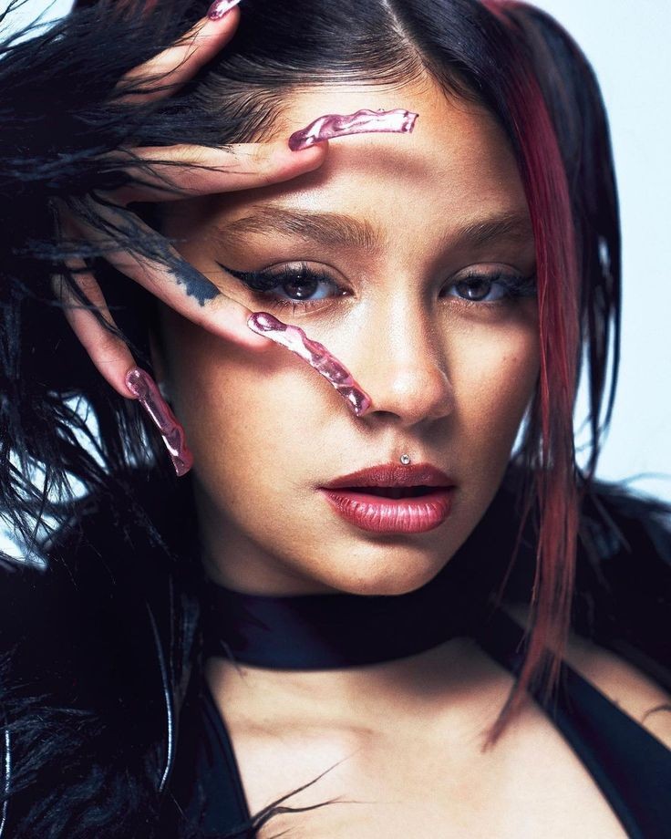 ssilvermistt_'s tweet image. ugly boy                                      his hot ex