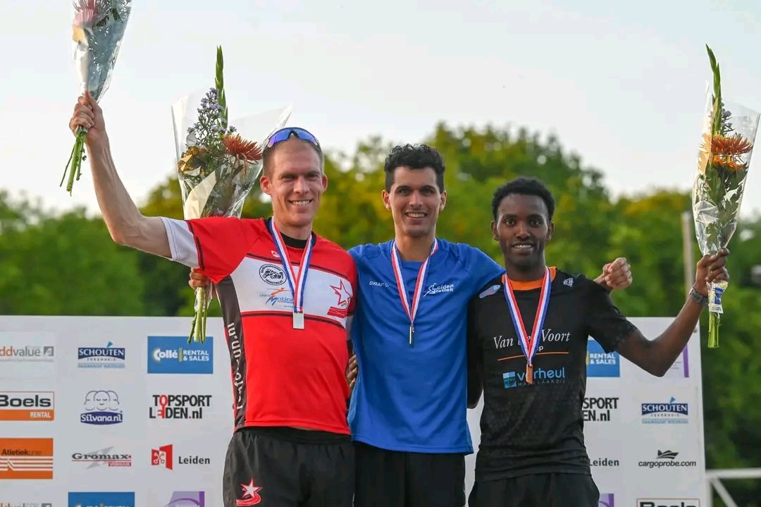 Very happy with a 2nd place at the Dutch nationals 10KM in very hot conditions (7 pp DNF).

 Also happy with a time of 29.01 in such conditions 

Now finally ready to have a nice track season for the first time in years

#running #hardlopen #Nederlandskampioenschap #race