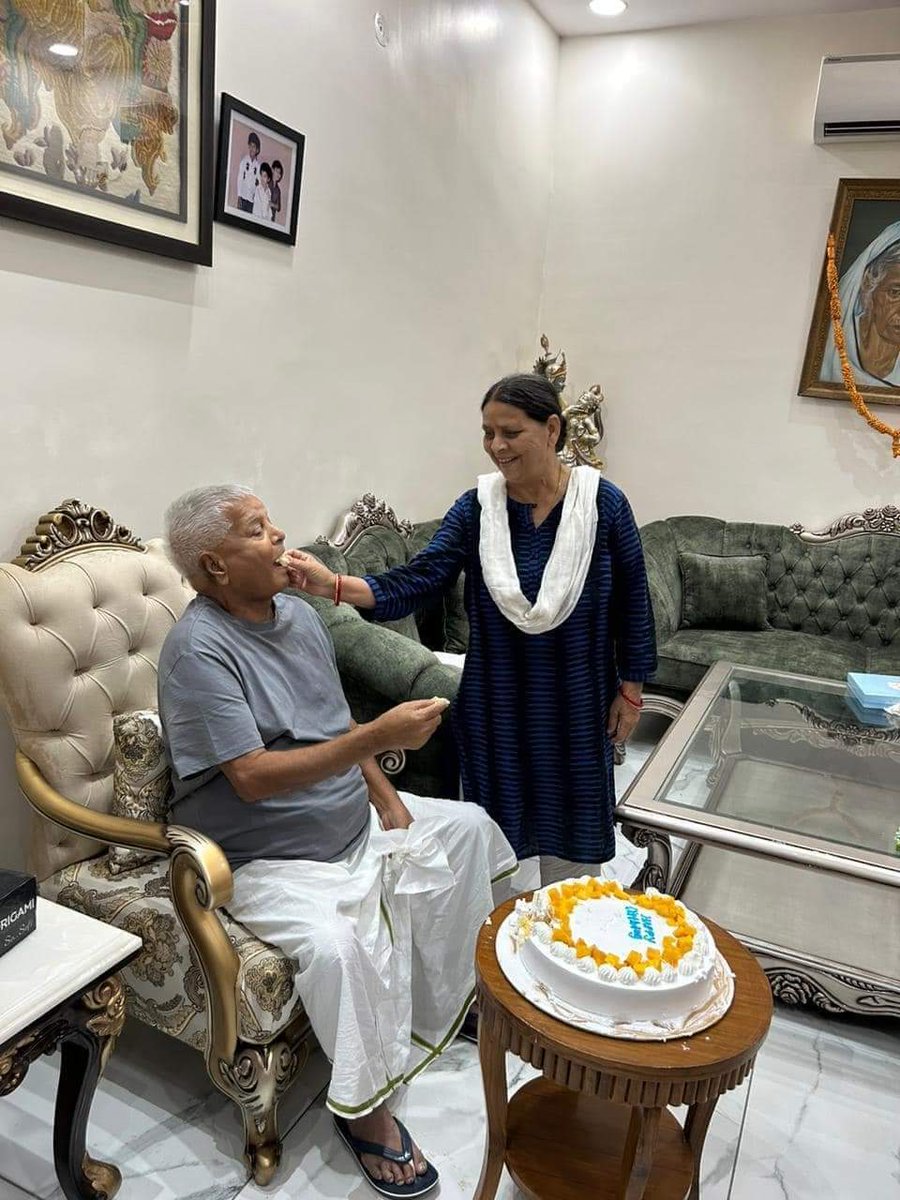 HarishankarRJD's tweet photo. ग़रीबों के मसीहा, आदरणीय श्री @laluprasadrjd जी को अवतरण दिवस पर ढेरों बधाई एवं शुभकामनाएं। 
ईश्वर लालू जी को स्वस्थ रखे इसकी मैं प्रार्थना करता हूँ।

#सामाजिक_न्याय_के_महानायक_लालू https://t.co/CYEnmtG0L7