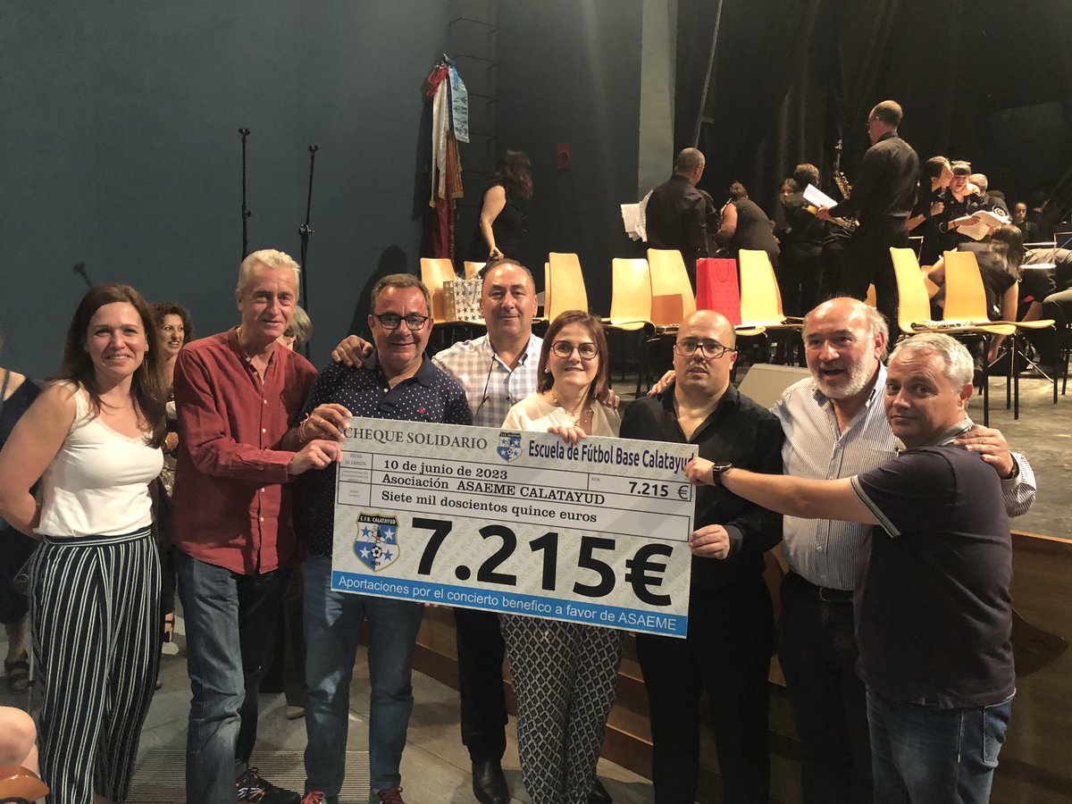 CALATAYUD_EFB's tweet photo. Concuerto  benéfico a favor de ASAEME. Organizado por CALATAYUD-EFB, la Agrupación Musical Pascual Marquina y Yolanda Larpa.
También se rindió homenaje a José A. Doñagueda.

Objetivo cumplido, se recaudaron en total 7.215 €. https://t.co/A085KMIBtY