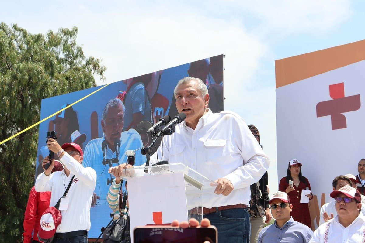 Tecamachalco llenisimo y contento con la presencia del Secretario Adán Augusto López Hernández  y el diputado Ignacio Mier Velazco trae la esperanza de la continuidad de la 4T en manos de personas preparadas y sobre todo comprometidas con México y con Puebla.