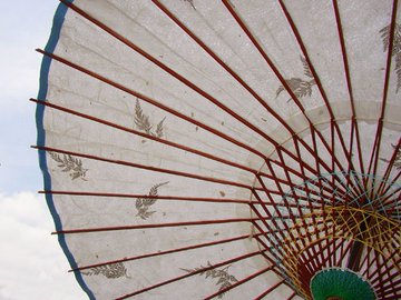 6月11日は傘の日!むかし描いた金沢和傘の松田和傘店オーダーメイドレポ漫画はヤンジャンアプリ(リンク先35話 )と電子書籍「みやこウォッチ〜金沢独日記」3巻に収録しています。ご興味の方は是非読んでみてね。 #傘の日
