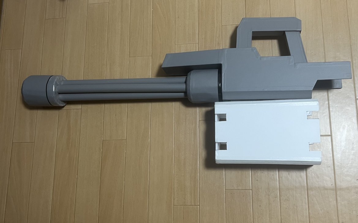 PUNIVAL's tweet photo. お部屋がミニチュアなのかロボットが大きいのか。 https://t.co/UM7njDf6QV