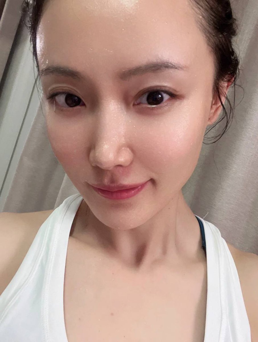 KirkDonne2's tweet photo. 举头望皓月，凝思意中人。若得尔陪伴，一生终无憾！
#每日大作战 #性暗示 https://t.co/qVu1P4WSUF