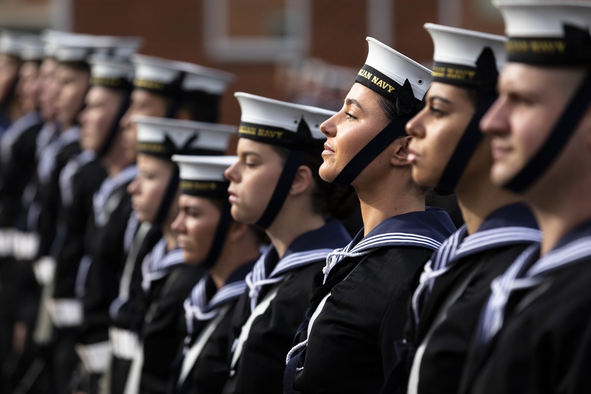 Teamwork, discipline and professionalism. 

The graduate sailors of #HMASCerberus Shipp Division are instilled with these values and they can continue to draw from them as they take the next steps in their Navy careers. 

Bravo Zulu to all our recent graduates!  🎉🎓