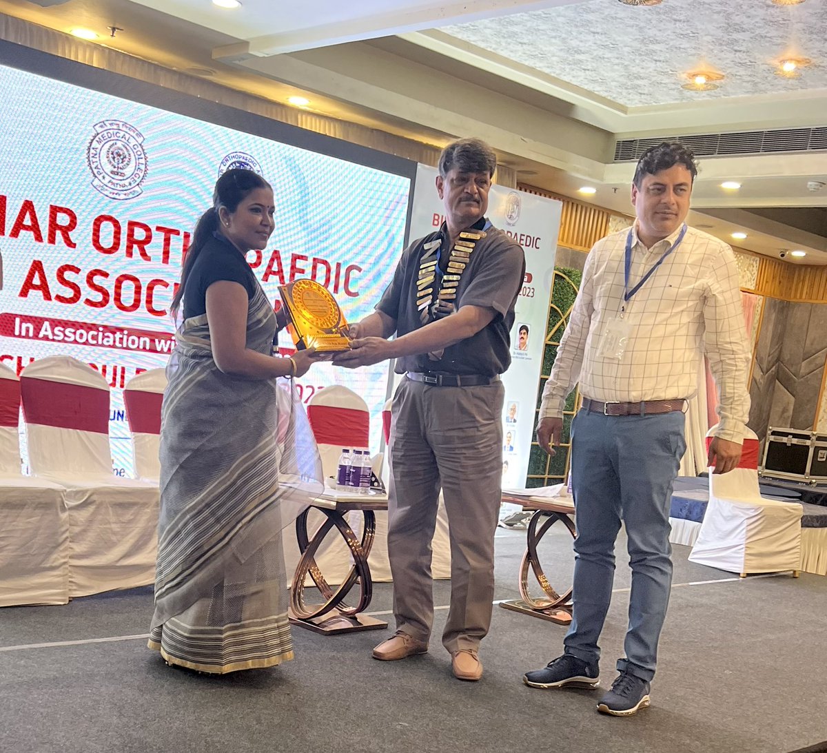 shikhadanand's tweet photo. Présentation on MRI of Shoulder Joint in Bihar orthopedic association,PMCH shoulder course….
#saree #sareelove 
#MRI #biharorthopedicassociation #PMCH #seminar #ppt #workmode #doctors #drshikhadanand https://t.co/cQfHK2E4U3