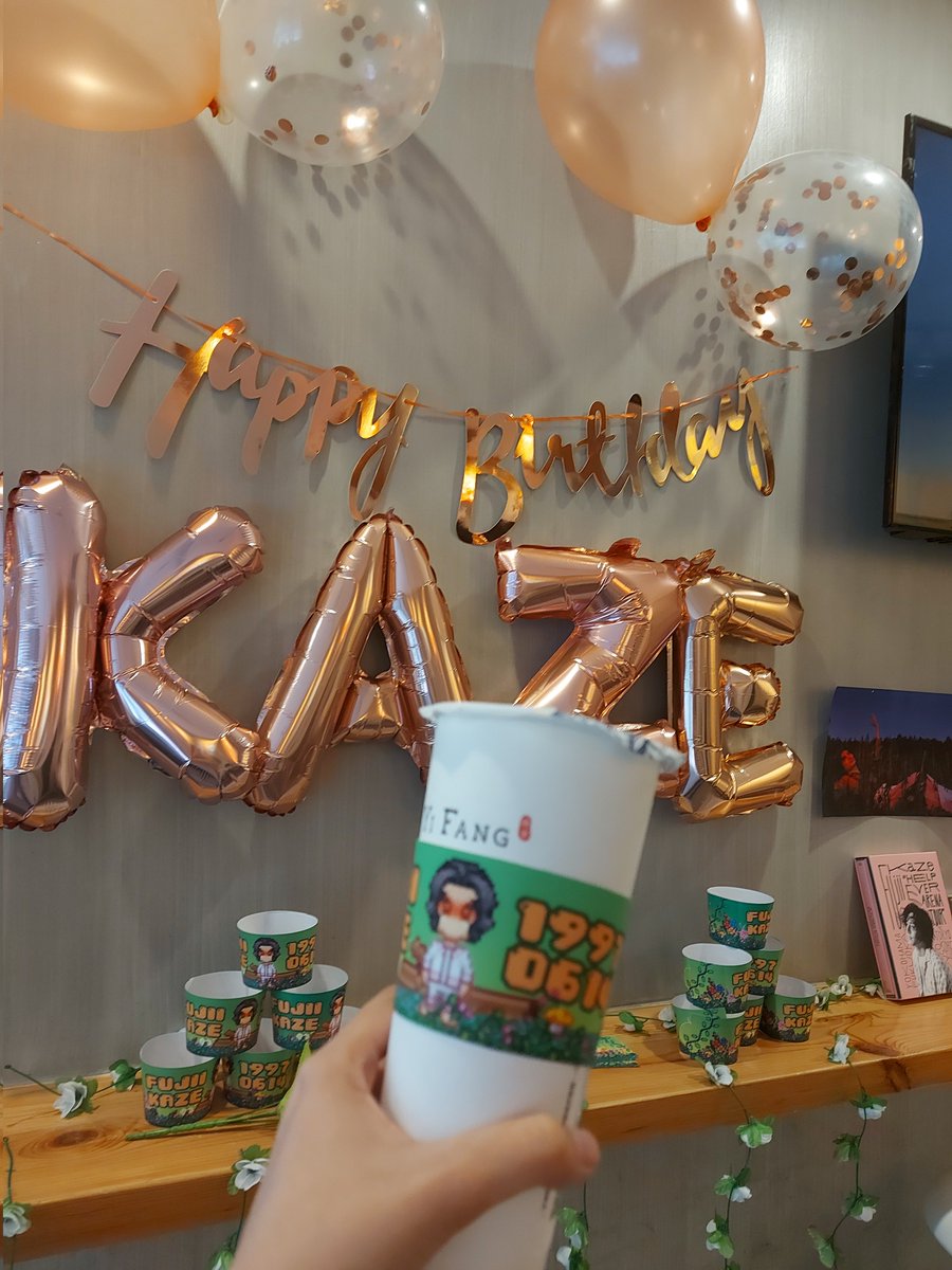 it's my first time joining a cupsleeve event!! 😂 happy birthday, kaze 🥳🎂🥗

#KAZEsGardenCSE
thank you @KazetariansPH @Kazetarians for organizing and @vxxniha for the designing the cupsleeve 💗

#fujiikaze
#藤井風