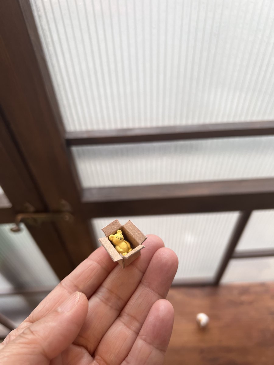 mitra_cocoro's tweet photo. くまちゃんモチーフばかり集まる作品展に『ぽかぽかさんとくまちゃん』シリーズ出展しま〜す。
出会い編
『こぐまと森の仲間たち展 』2023年6月16日(金)～6月24日（土）
休廊日18日(日) ・19日(月) 
会場：アトリエ GRANNY BLANKET.  #ねこ雑貨 #くま雑貨 #ミニチュア #ねこモチーフ #石粉粘土 https://t.co/wEK2e9a5GU