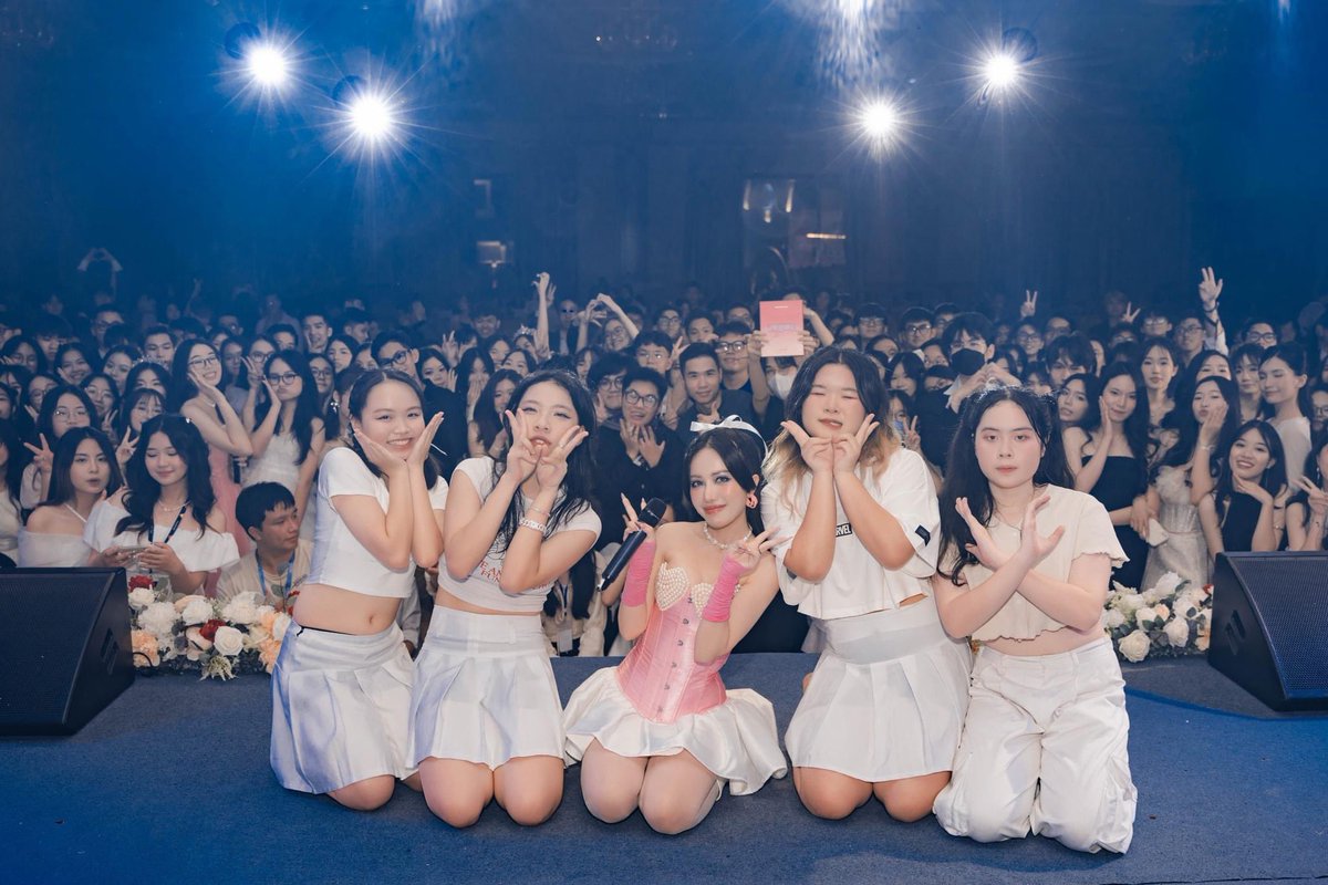 Cảm ơn Fiesta 2023: Hội Hoa, một đêm diễn thật vui cùng các bạn Chuyên Trần Phú Hải Phòng, hẹn gặp lại mọi người vào một dịp gần nhất nhé

#PhungKhanhLinh #CITOPIA #HangDiaThoiDai #TimesRecords