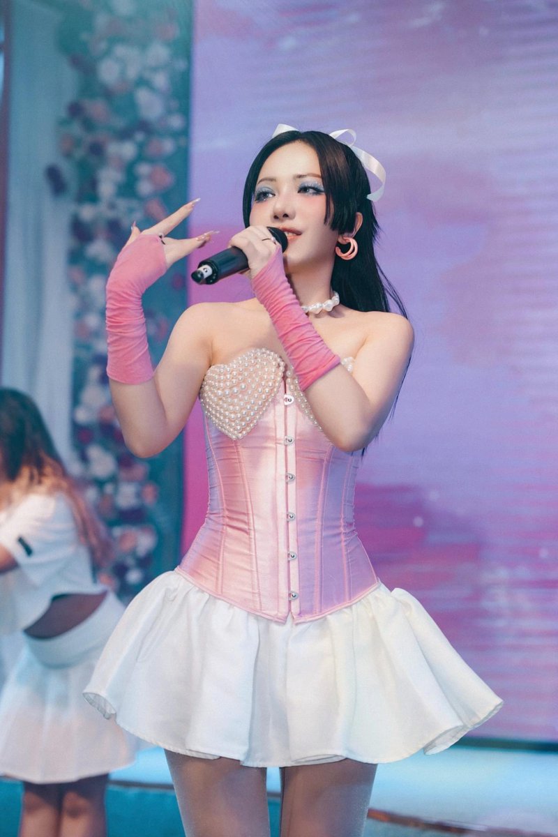 pklinhofficial's tweet photo. Cảm ơn Fiesta 2023: Hội Hoa, một đêm diễn thật vui cùng các bạn Chuyên Trần Phú Hải Phòng, hẹn gặp lại mọi người vào một dịp gần nhất nhé

#PhungKhanhLinh #CITOPIA #HangDiaThoiDai #TimesRecords https://t.co/XTmjqlmKR5