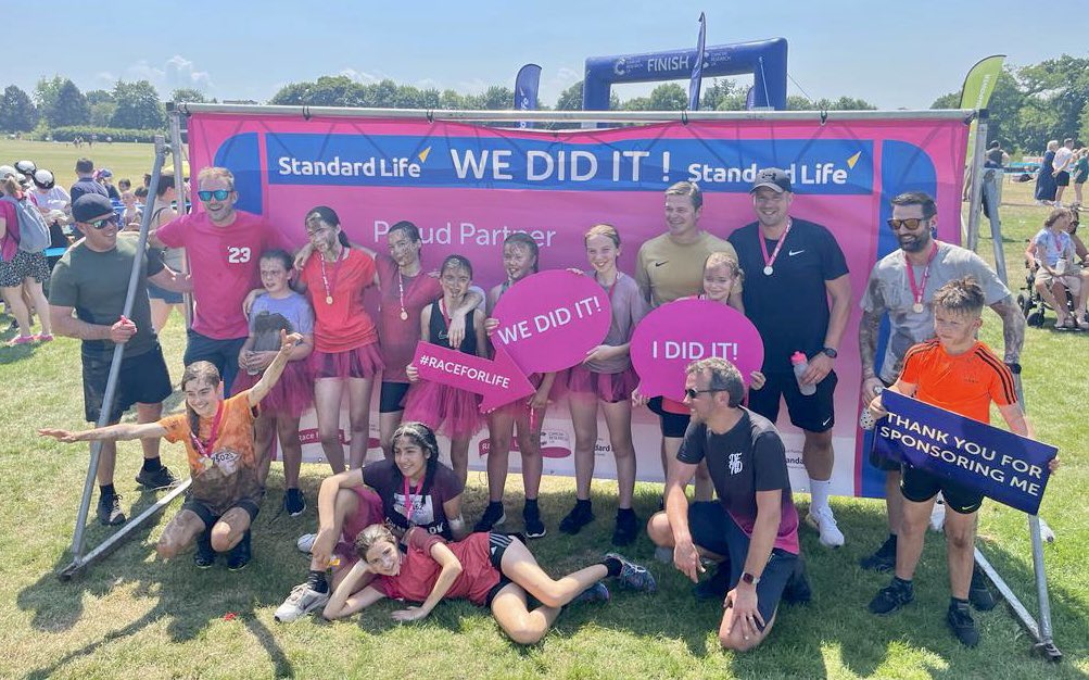 Massive congratulations to our new @BovingdonFC Girls 👏👏👏 The team raised £1860 yesterday completing the @raceforlife 5K Pretty Muddy Run. Well done girls ⚽️💚⚽️ #raceforlife
