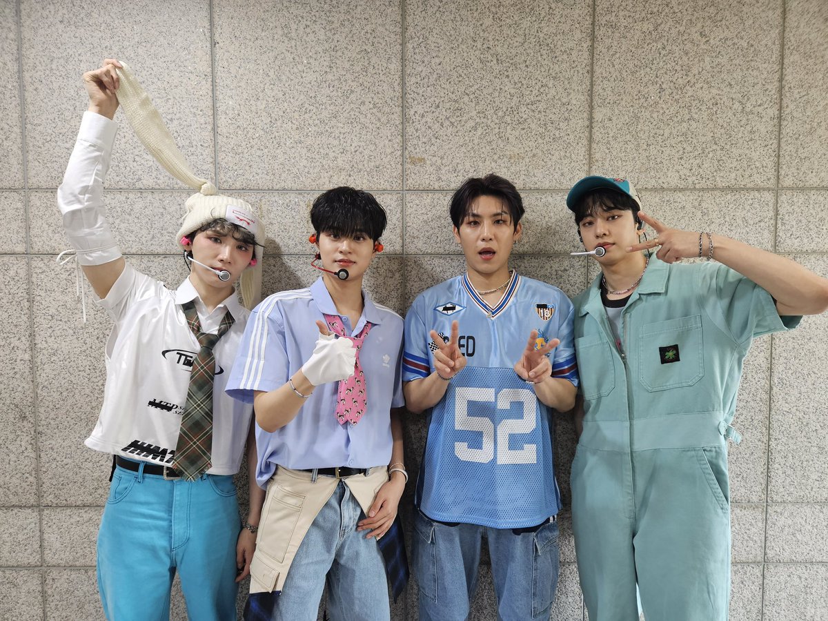 AB6IX's tweet photo. [📷] 
230611 SBS 인기가요
LOSER 막방까지 무사히 완료 🥀
ABNEW 덕분에 즐거운 활동이 되었답니다✨ 고마워요 ABNEW 🩷
앞으로도 예삐들 활동 많관부 🥀

#AB6IX #에이비식스 
#THE_FUTURE_IS_OURS #LOST 
#LOSER https://t.co/9fRxEtBHX0