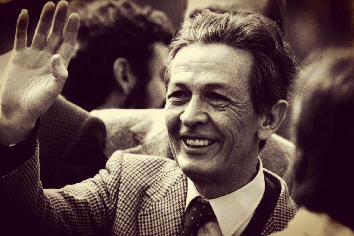 Anpinazionale's tweet photo. Esattamente 39 anni fa ci lasciava #EnricoBerlinguer, antifascista,fedele interprete della Costituzione nata dalla Resistenza,segretario del Pci dal 1972 al 1984.  Esempio di un modello di far politica come servizio repubblicano,progetto di trasformazione e disinteresse personale https://t.co/x9cIX31haZ