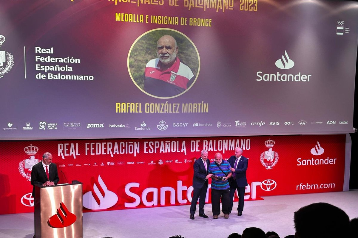 Se la dieron porque se la merecía y nosotros nos alegramos por ello. Aúpa Rafa.
<a href="/Askartza_bmano/">Askartza Eskubaloia</a>