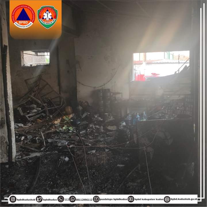 Minggu,11 Juni 2023 Pukul 05.30WIB
Unit Garuda 112 yang terdiri dari Petugas BPBD dan Relawan BPBD beserta Petugas 112 dibantu Damkar Pol PP,Damkar PT Djarum,Damkar Pura,Damkar Nojorono,Pemdes Loram Wetan,Pemcam Jati,Polsek Jati,Koramil Jati,Pegawai Rumah Makan dan