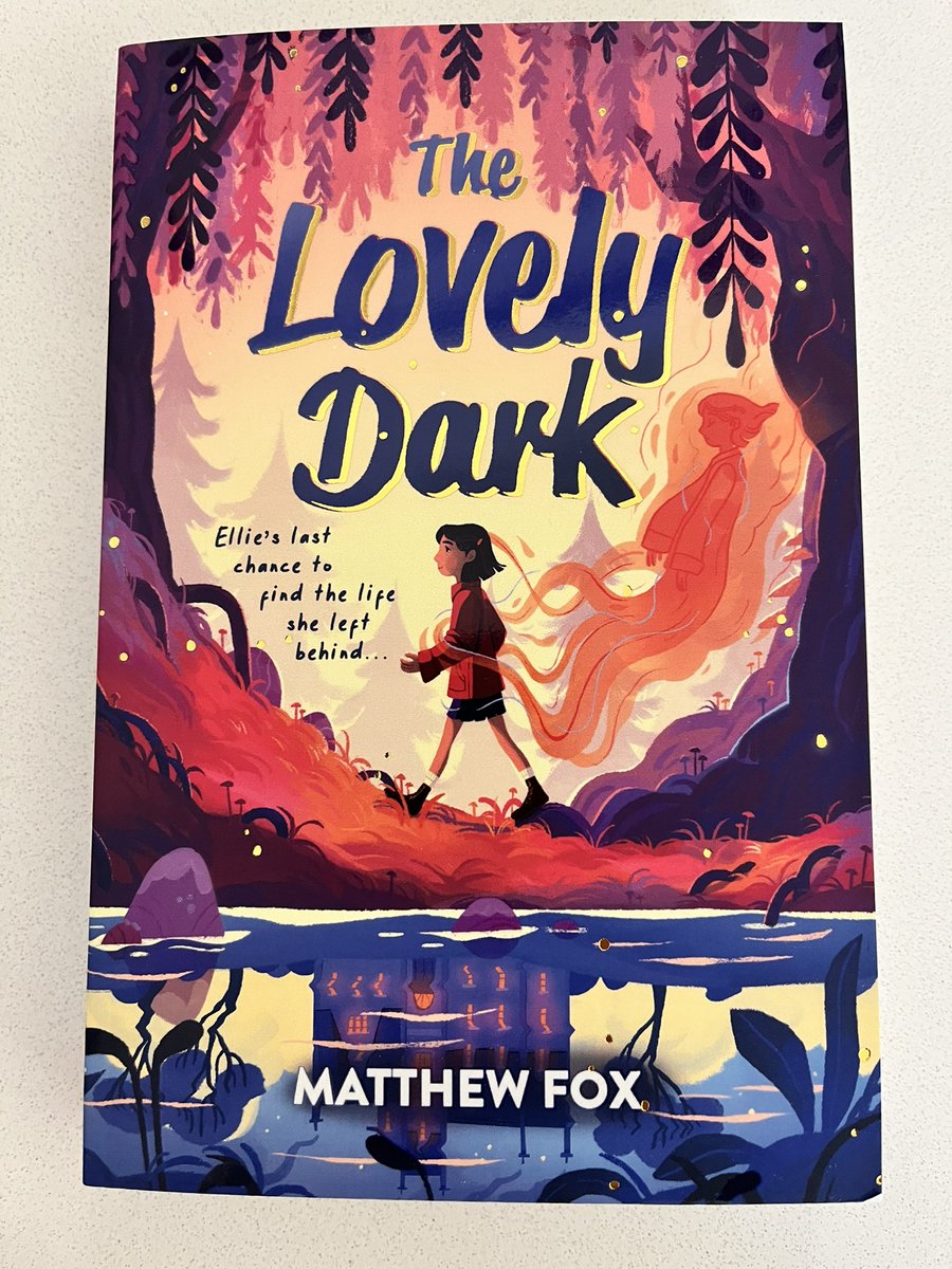 Truly sublime storytelling which had me sobbing at the end, The Lovely Dark @mattfoxwriter is an emotional read exploring grief & connection. I urge you all to preorder it! Thank you again @HachetteKids @ellyouseewhy 📖 Out 6/7/23 for 9+. checkemoutbooks.wordpress.com/2023/06/11/the…