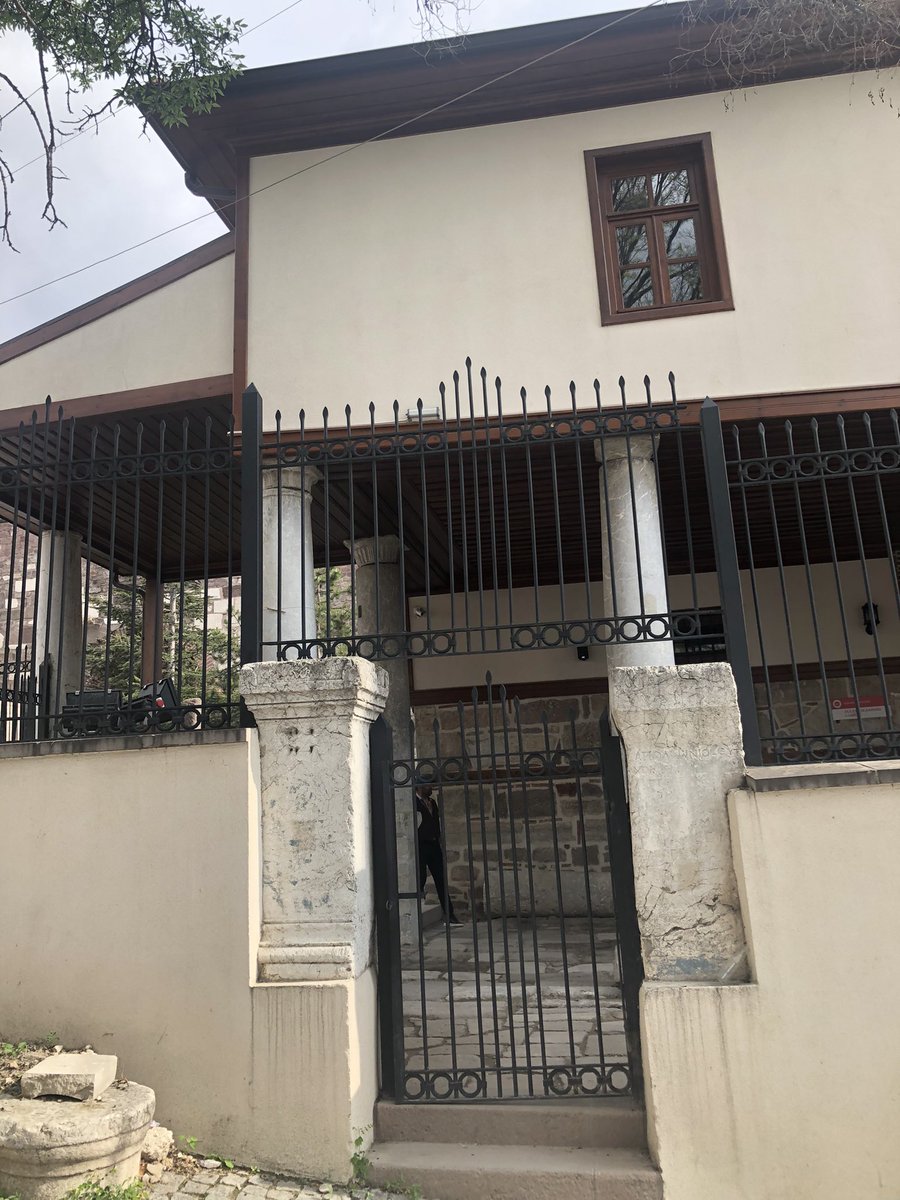 ilyasGkhan1's tweet photo. #Ankara Alaeddin #Keykubad Camii (1220-1237) giriş kapısı üzeri yazılı devşirme malzeme ustalıkla yerleştirilmiş. https://t.co/Aj2ldPJ1Iu