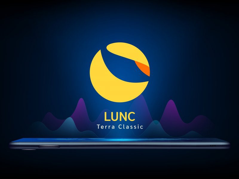 Chot4a's tweet photo. Big Announcement is Coming $LUNC LIKE if you’re excited 👀🌕 https://t.co/HWu6DXllFl