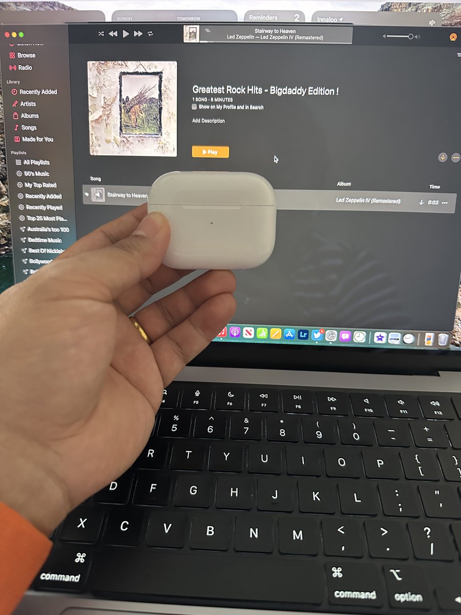 I have noticed that the AirPods Pro Gen 2 auto switching between devices is working flawlessly on iOS 17 (dev beta) ‼️

No more reconnecting and connecting 😎

It is a bummer, only the AirPods Pro Gen 2 is supported for some weird reason.

#Apple #iOS17 #macOSNomosa