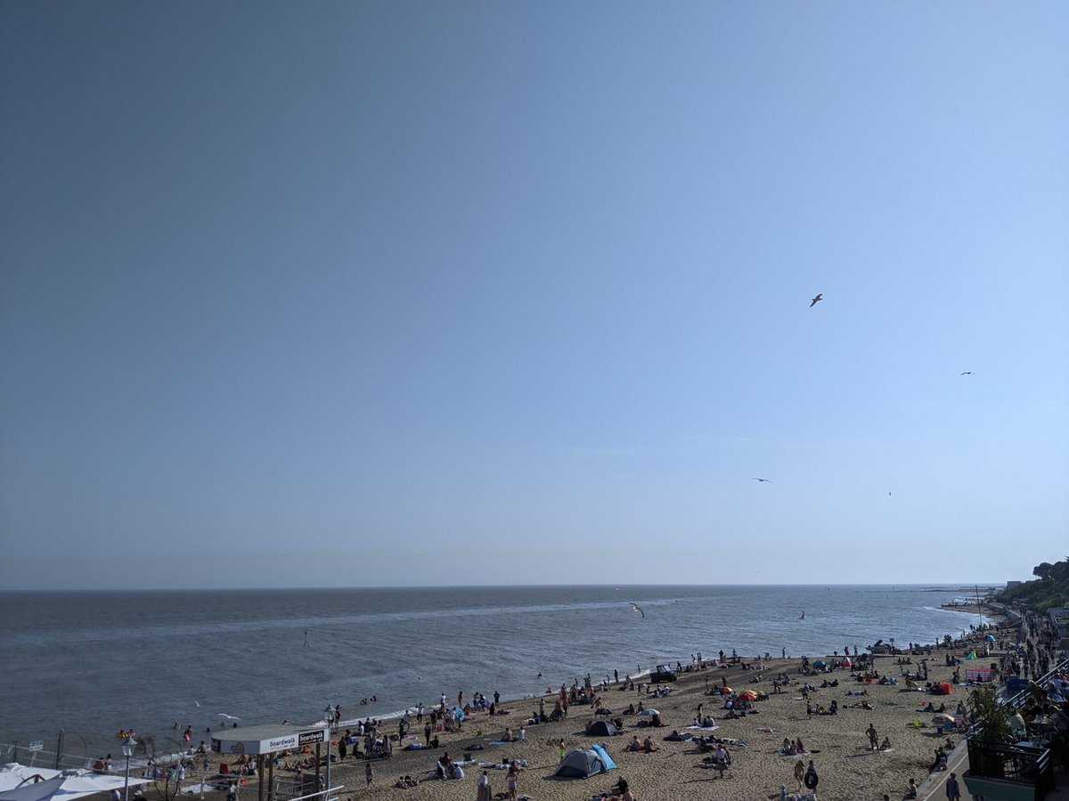 A busy #clacton beach Saturday,very warm mostly sunny again today temps low 20s on the seafront