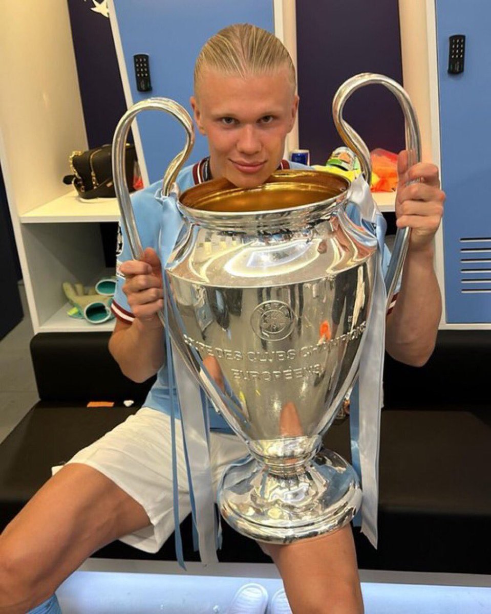 Who deserves the Ballon D’or this year ? 

Like for Messi ❤️
Retweet for Haaland ⚡️