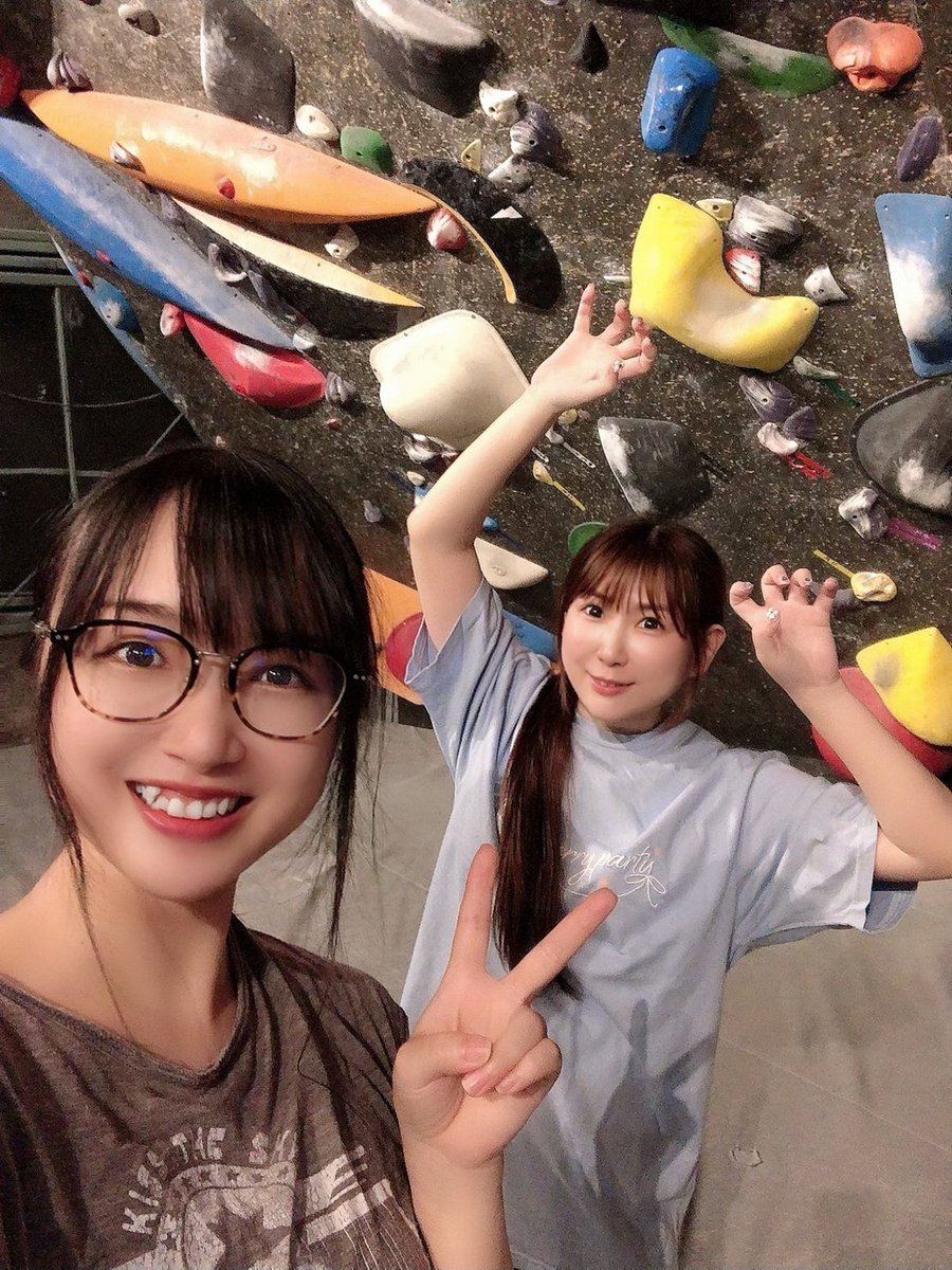 ayunnyu's tweet photo. みほちゃんに誘われて クライミングジム・MABOO に行ってきた✨
運動神経皆無なので簡単なの登ってたら「それ三歳用だよ」と可愛いキッズに言われた🤣
(三歳用含め)簡単なの五個しか登れなかったけど、おしゃれでスタッフさん皆優しくて素敵な所でした✨
なんて重たそうに登るんだ…!😭📹️ https://t.co/Mk9MJi0at5
