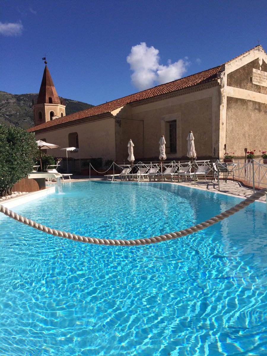 Eat. Sleep. Pool. Repeat. 😎💕🏊 #weekendvibes #sundayvibes #Maratea #vacanze #poolday #relax #BuonaDomenica #LuxuryTravel #11giugno #giugno