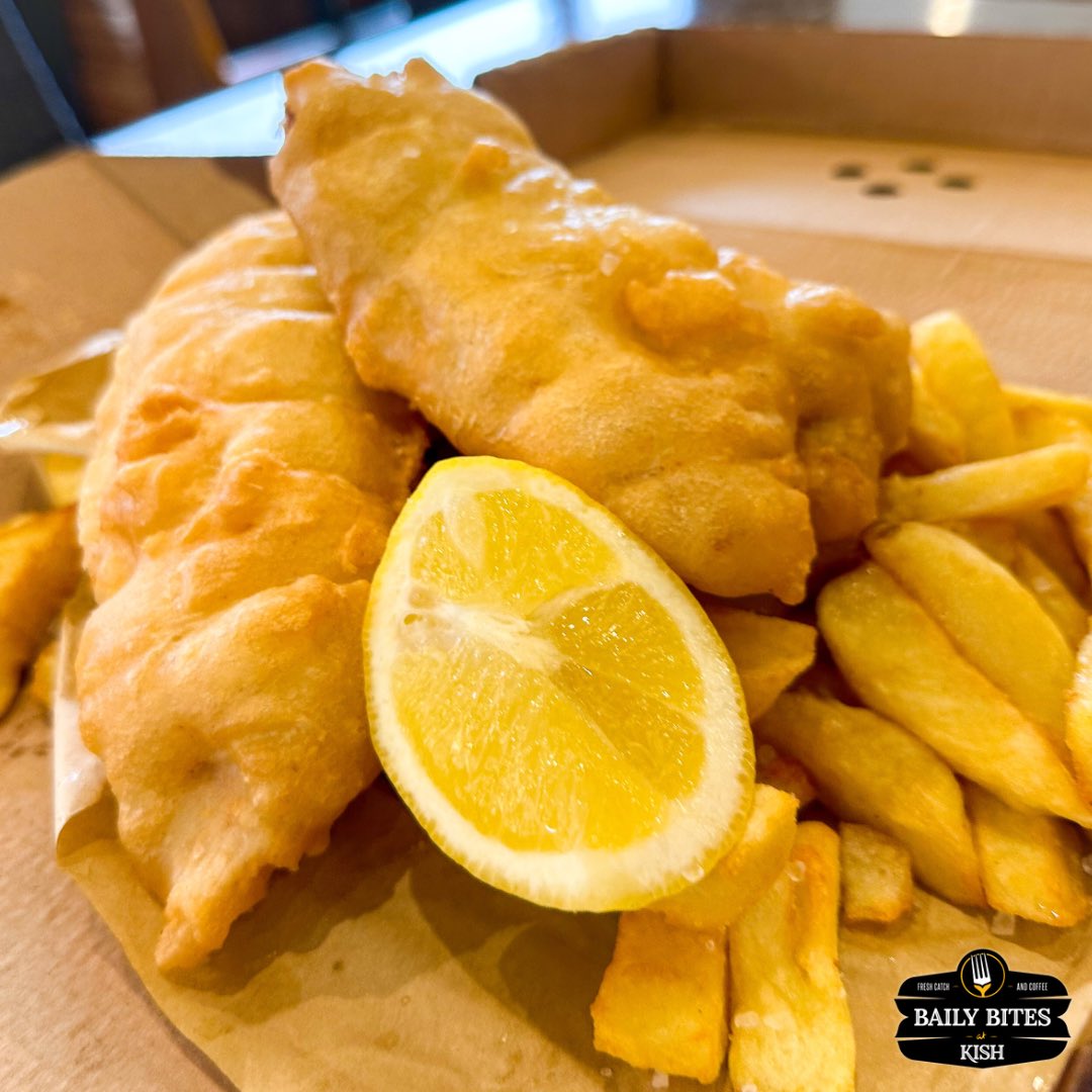 Fish & Chips Half n’ Half 🐟🍟

Half fresh Irish haddock, half smoked Irish hake in a light crispy batter served with fresh cut chips and homemade tartare sauce 🍴🤩

We’re open 10am - 6pm

#freshfish #fishandchips #seafood #seafoodmarket #bailybites #freshcatchandcoffee #haddock