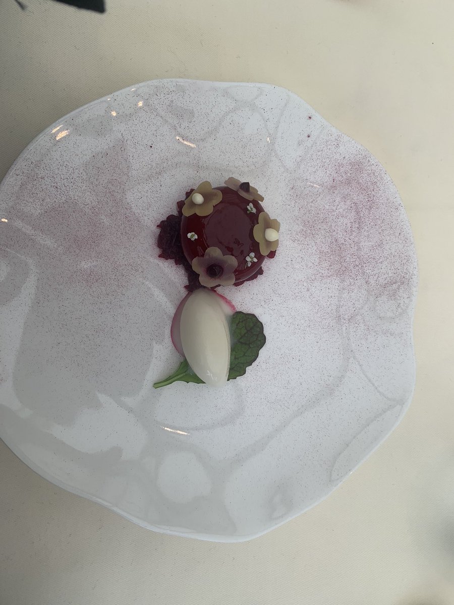 Well, the best beetroot I’ve had <a href="/lemanoir/">Le Manoir aux Quat'Saisons, A Belmond Hotel</a> #foodies #michelin #sundaylunch