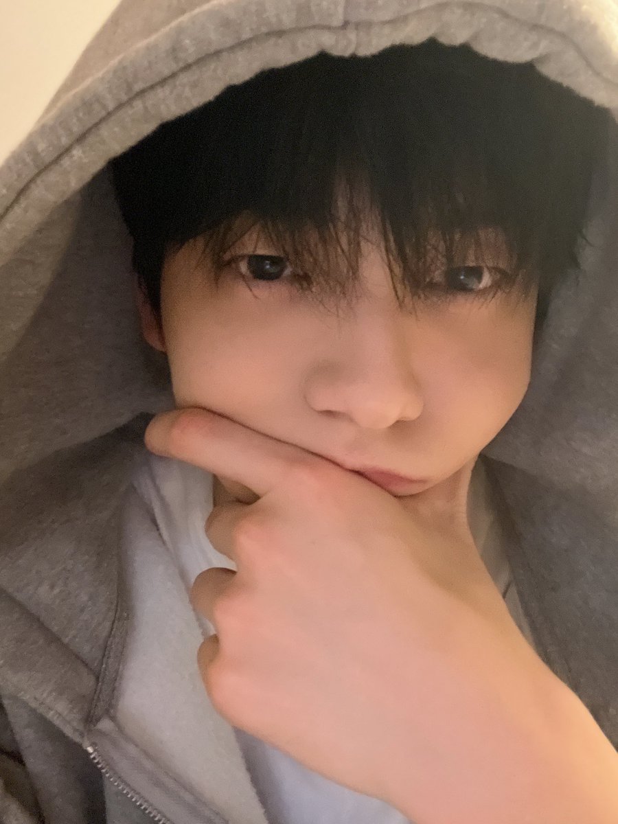 TXT_SOOBIlN's tweet photo. 내일 또 만나요~
비가 많이 오는데 모두 조심히 귀가하셨길! https://t.co/y3bXsm9qC3