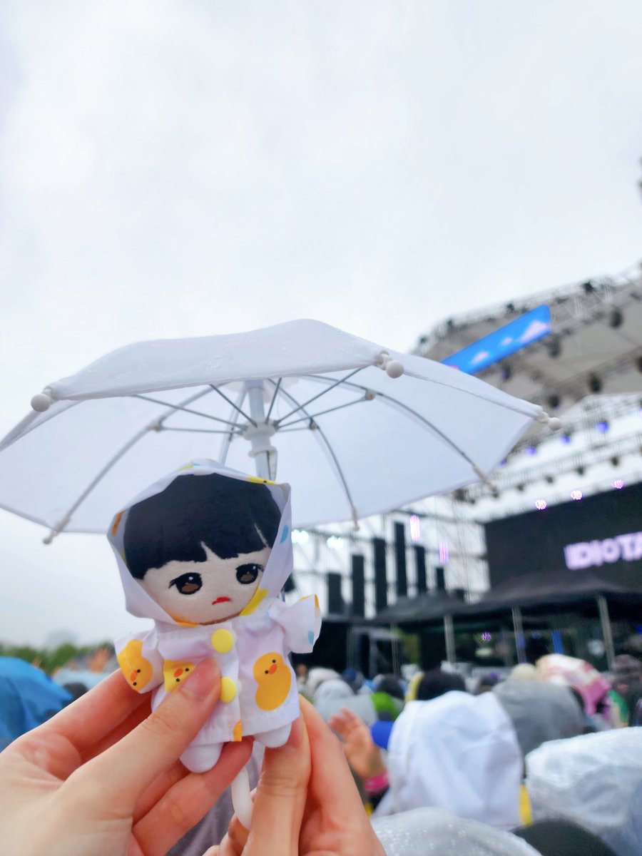 비가 너무와서 잊혀졌던 사진...
피크페스티벌에서~🤟

#베비앙 #앙이