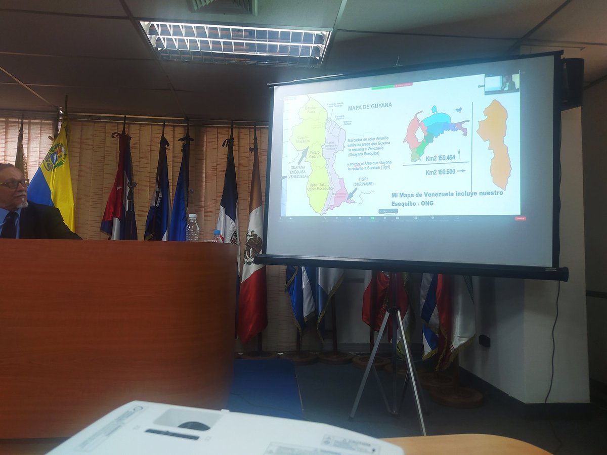 antequerasan's tweet photo. #ULAC se realizó el 1er Seminario Internacional Sobre la Defensa del Territorio de la Guayana Esequiba y su Soberania Territorial
#ElSolDeVenezuelaNaceEnElRioEsequibo
@NicolasMaduro
@delcyrodriguezv
@_LaAvanzadora
@sandraoblitasr
@hernanescarram
@MataVictoria
@AndresEloyRuizA https://t.co/sNXbBAai9e