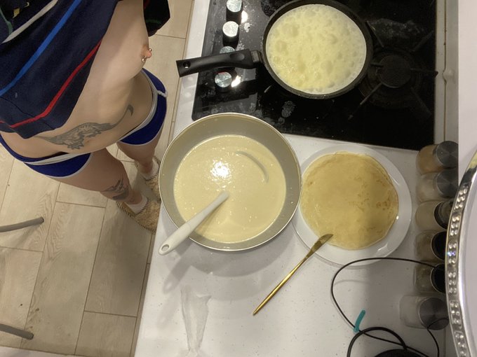 Сложный выбор , сладкие или соленые 🥲 https://t.co/W1zBjSfBSu<a href="/tag/%D0%BD%D1%8E%D0%B4%D1%81%D0%BE%D0%BF%D1%8F%D1%82%D0%BD%D0%B8%D1%86%D0%B0"class="tags"><span>#нюдсопятница</span></a>