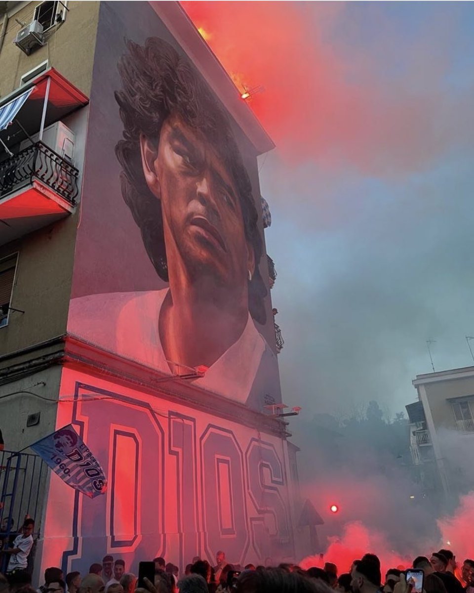 A new #Maradona mural was unveiled yesterday in the San Carlo all’Arena district of Naples 

This work by Leticia Mandragora takes the count to over 100 pieces of Maradona art in the province

Present were Diego’s son, Tommy Starace &amp; Emanuele Calaiò

#napoli #napul3 #sscnapoli
